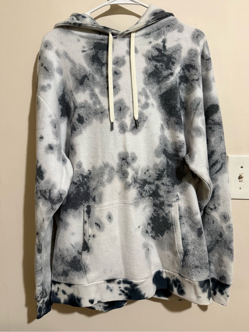 Feat Black & White Tie-Dye Hooded Pullover blanket blend Hoodie